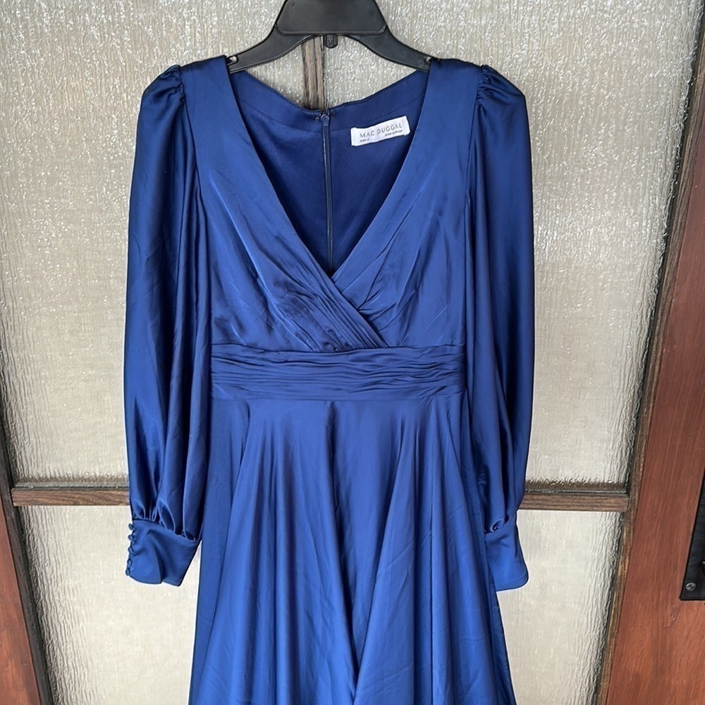 Mac Duggal Long Split Bishop Sleeve Surplice V-Neck A-Line Gown in Blue size 6 - Picture 8 of 13